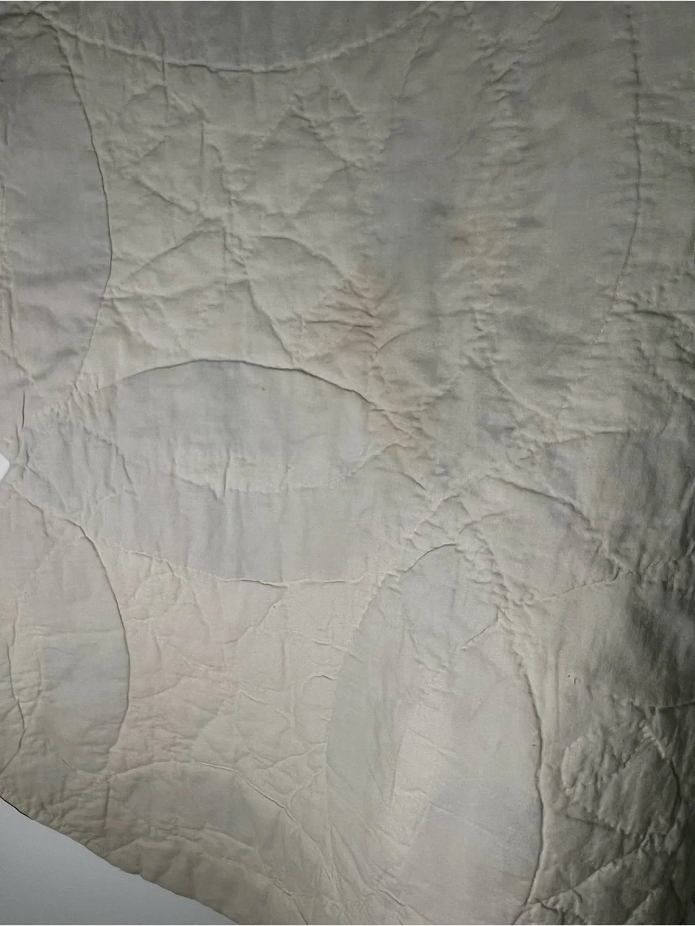 Vintage-Style Cream, Red and Green Double Wedding Ring Quilt